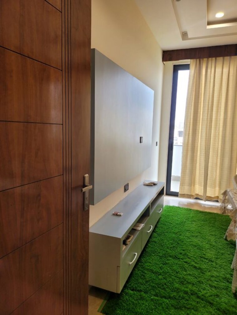 Bathroom, dlf-royale-residences 4 Bedroom 3600 Sq.Ft. Builder Floor In Dlf Phase I Gurgaon 10404278