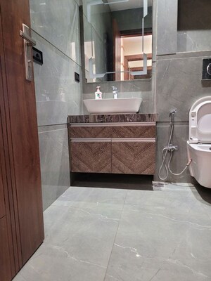 Bathroom in 4 BHK Builder Floor at DLF Royale Residences, Dlf Phase I – for Rent