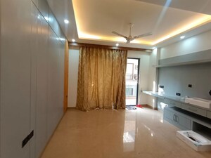 Living Room in 4 BHK Builder Floor at DLF Royale Residences, Dlf Phase I – for Rent
