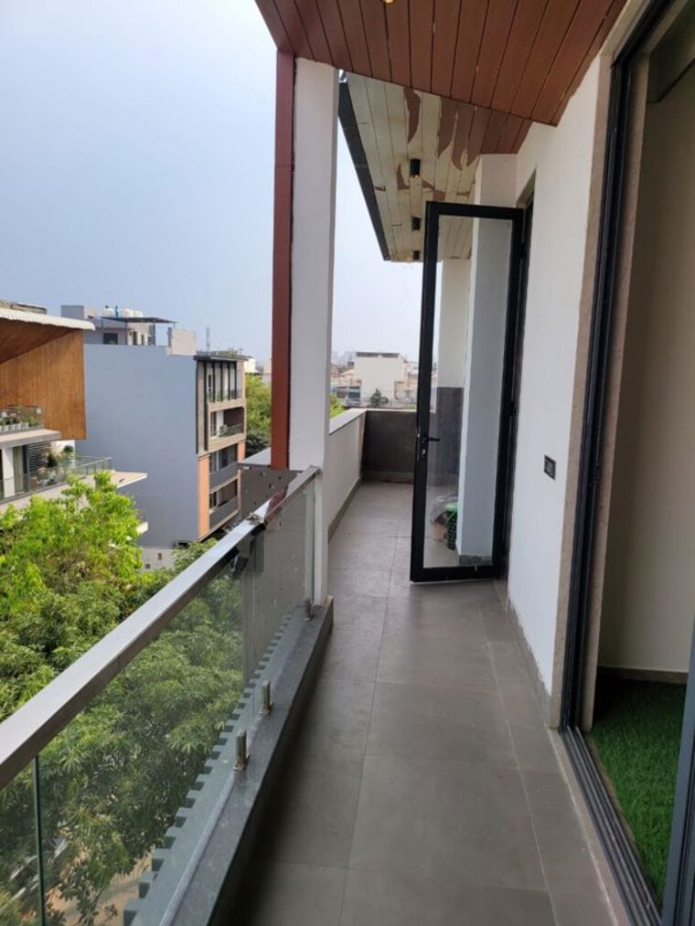 Balcony, dlf-royale-residences 4 Bedroom 3600 Sq.Ft. Builder Floor In Dlf Phase I Gurgaon 10404278