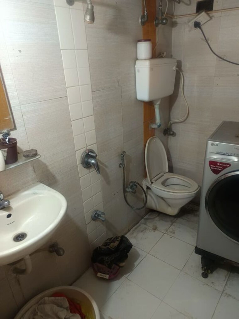 Bathroom, twinkle-towers-chs 2 Bedroom 950 Sq.Ft. Apartment In Kailash Nagar Thane 10404359