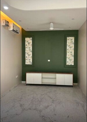 Room in 4 BHK Builder Floor at Sector 37 – for Rent