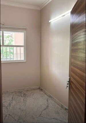 Room in 4 BHK Builder Floor at Sector 37 – for Rent