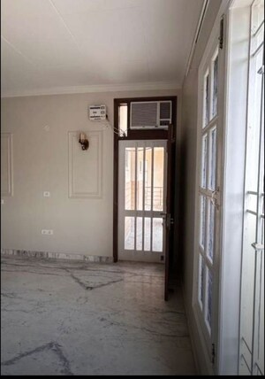 Building Lobby in 4 BHK Builder Floor at Sector 37 – for Rent