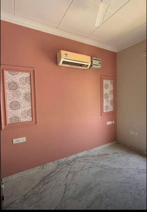 Room in 4 BHK Builder Floor at Sector 37 – for Rent