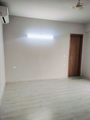Room in 3 BHK Apartment at M3M Heights, Sector 65 – for Rent
