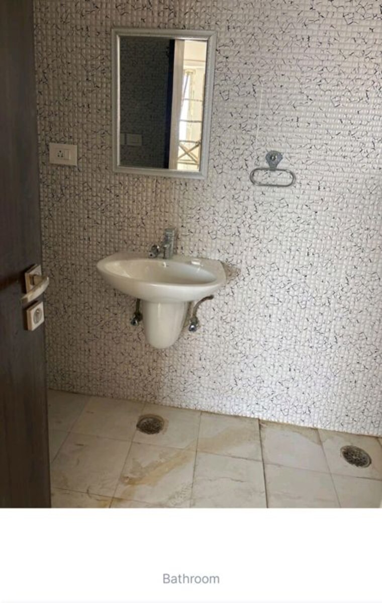 Bathroom, sector 82 3 Bedroom 1700 Sq.Ft. Apartment In Sector 82 Noida 10404399
