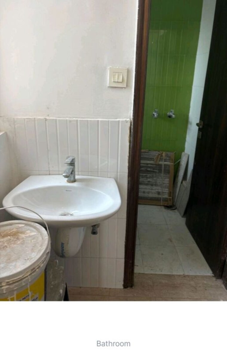 Bathroom, sector 82 3 Bedroom 1700 Sq.Ft. Apartment In Sector 82 Noida 10404399