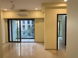 2 BHK Apartment For Rent in Ruparel Ariana, Parel
