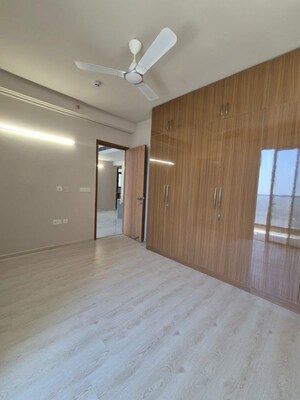 Room in 3 BHK Apartment at M3M Heights, Sector 65 – for Rent