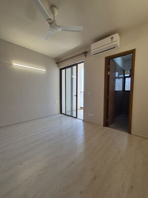 Room in 3 BHK Apartment at M3M Heights, Sector 65 – for Rent