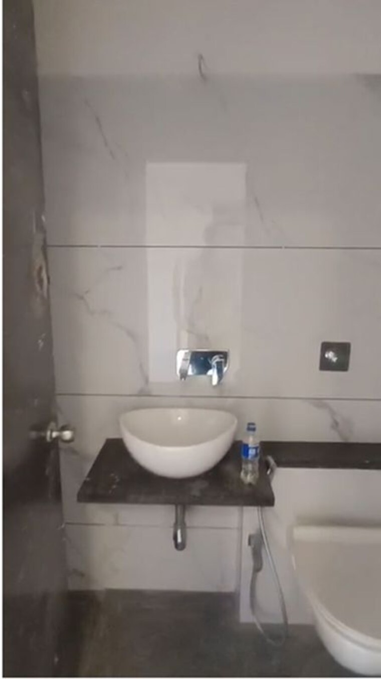 Bathroom, shubham-trident 3 Bedroom 1000 Sq.Ft. Apartment In Chembur Mumbai 10404491