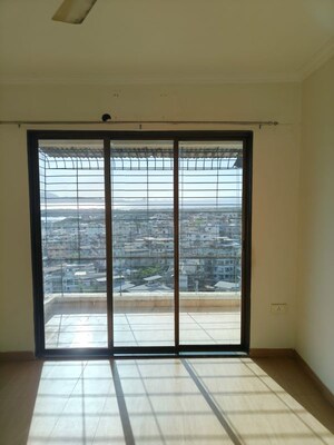 Room in 2 BHK Apartment at Oriental Heights, Seawoods – for Rent