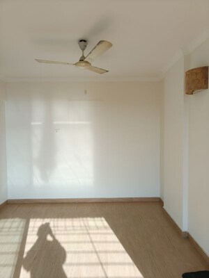 Room in 2 BHK Apartment at Oriental Heights, Seawoods – for Rent