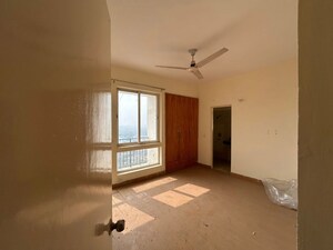Room in 4 BHK Apartment at Jaypee Green Wish town Klassic, Sector 134 – for Rent