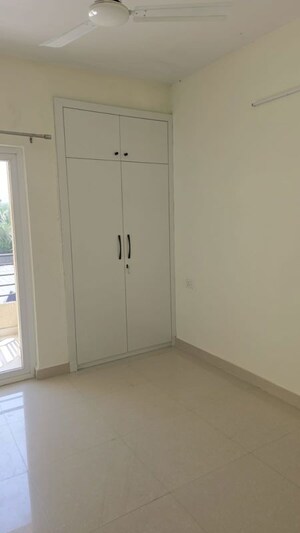 Room in 3 BHK Apartment at Pardos Okas Residency, Sushant Golf City – for Rent