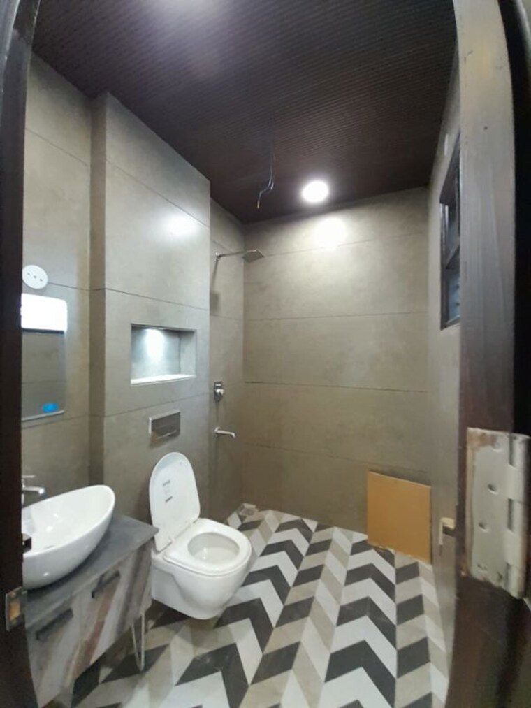 Bathroom, bptp-district 3 Bedroom 180 Sq.Ft. Builder Floor In Sector 81 Faridabad 10404796