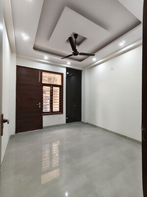 Room in 3 BHK Builder Floor at RPS Palm Drive, Sector 88 – for Sale