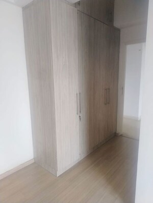Room in 3 BHK Apartment at DLF Regal Gardens, Sector 90 – for Rent
