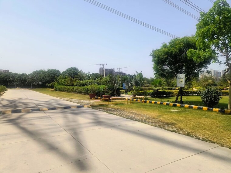 Garden, pareena-coban-residences 3.5 Bedroom 1997 Sq.Ft. Apartment In Sector 99a Gurgaon 10404666