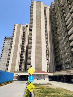 3.5 BHK + Servant Room Apartment For Sale in Pareena Coban Residences