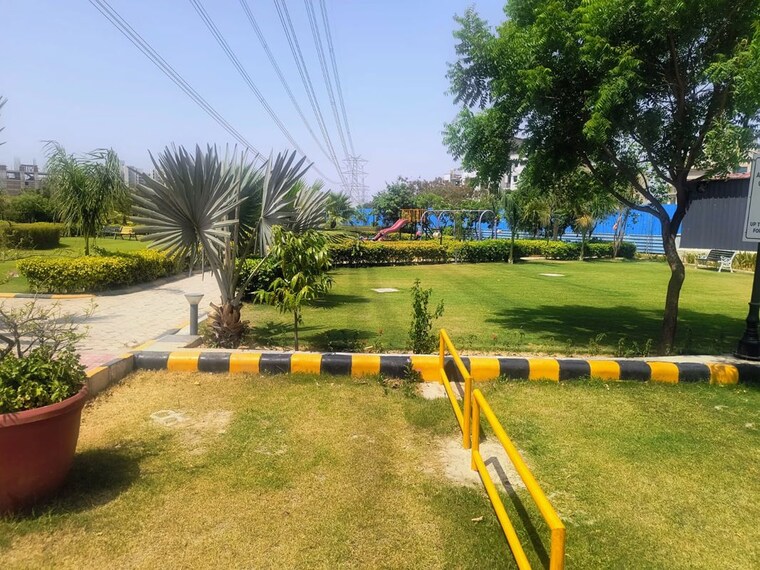 Garden, pareena-coban-residences 3.5 Bedroom 1997 Sq.Ft. Apartment In Sector 99a Gurgaon 10404666