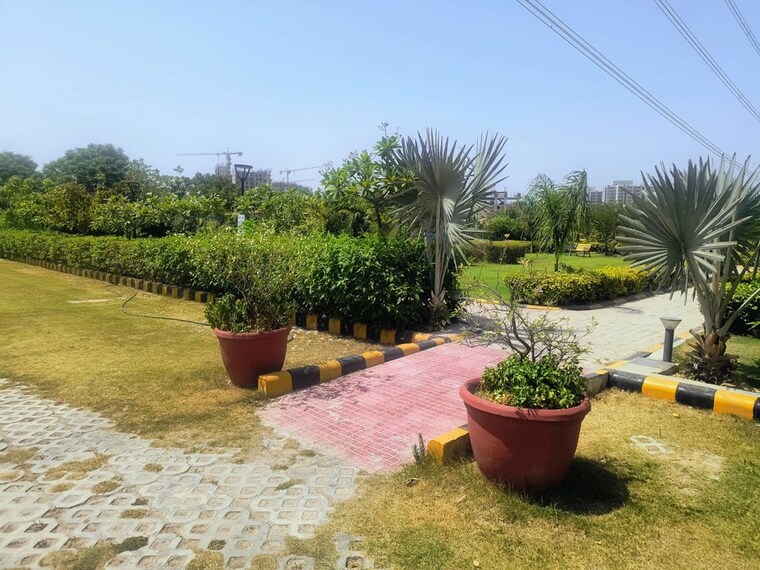 Garden, pareena-coban-residences 3.5 Bedroom 1997 Sq.Ft. Apartment In Sector 99a Gurgaon 10404666