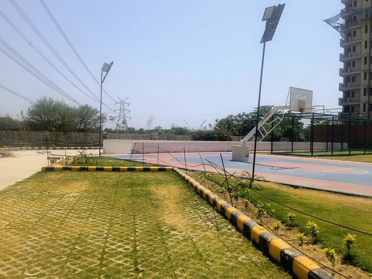 Garden, pareena-coban-residences 3.5 Bedroom 1997 Sq.Ft. Apartment In Sector 99a Gurgaon 10404666