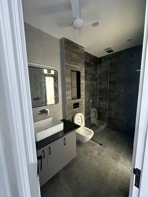Bathroom in 3 BHK Builder Floor at Dlf Phase ii – for Rent