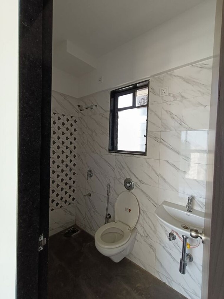 Bathroom, uk-iridium-tower-2 1 Bedroom 428 Sq.Ft. Apartment In Kandivali East Mumbai 10405015