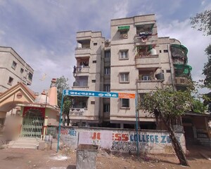  Apartment For Sale in Akhbar Nagar