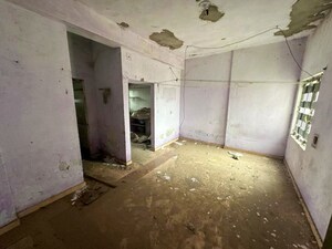 Room in  Apartment at Akhbar Nagar – for Sale