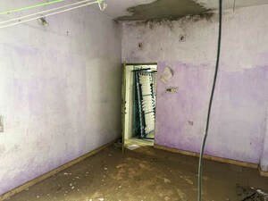 Room in  Apartment at Akhbar Nagar – for Sale