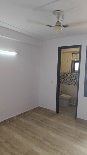 Room in 2 BHK Builder Floor at Maidan Garhi – for Rent