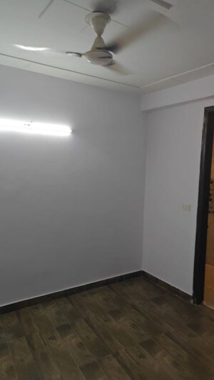 Room in 2 BHK Builder Floor at Maidan Garhi – for Rent