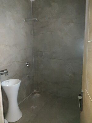 Bathroom in 6 BHK Independent House at Ambala Highway – for Sale