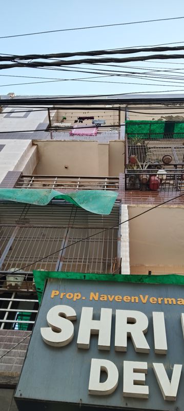 Apartment For Sale in Anand Vihar
