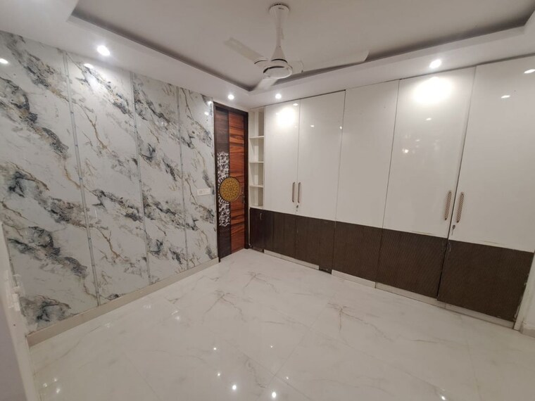 Room, aims-golf-city 6+ Bedroom 850 Sq.Ft. Builder Floor In Sector 75 Noida 10405095