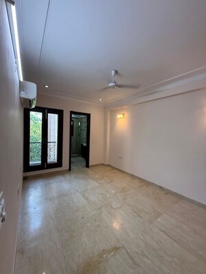Room in 3 BHK Builder Floor at Nehru Enclave – for Rent