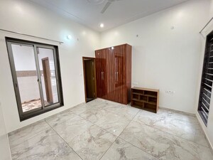 Room in 2 BHK Independent House at Gomti Nagar – for Rent