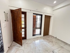 Room in 2 BHK Independent House at Gomti Nagar – for Rent