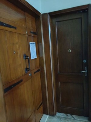 Room in  Apartment at Alipore – for Sale