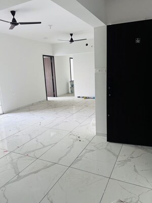 Room in 3 BHK Apartment at Rahul Downtown, Punawale – for Rent
