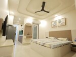1 BHK + Pooja Room 300 Sq.Ft. Builder Floor in Unitech South City II