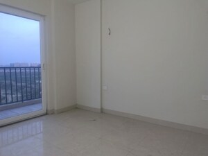 Room in 3 BHK Apartment at Tata Eureka Park, Sector 150 – for Rent