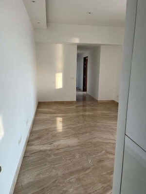 Room in 3 BHK Apartment at Supertech Supernova Nova Residences, Sector 94 – for Rent