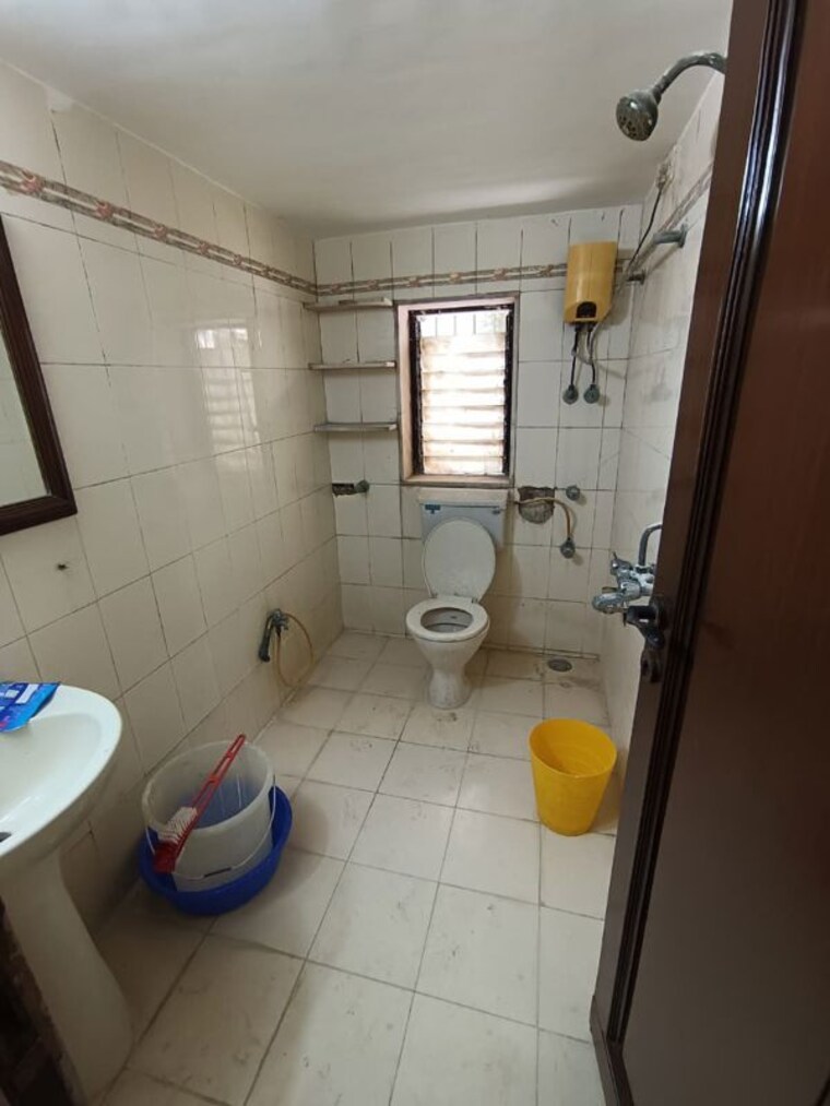 Bathroom, juhu 2 Bedroom 1250 Sq.Ft. Apartment In Juhu Mumbai 10405757