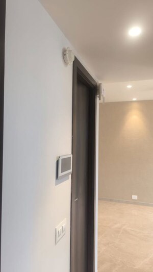Furnished Amenities in 3 BHK Apartment at Hiranandani Highland, Powai – for Rent
