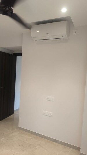 Room in 3 BHK Apartment at Hiranandani Highland, Powai – for Rent
