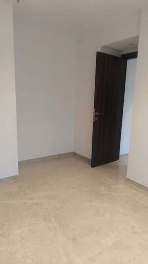 Room in 3 BHK Apartment at Hiranandani Highland, Powai – for Rent